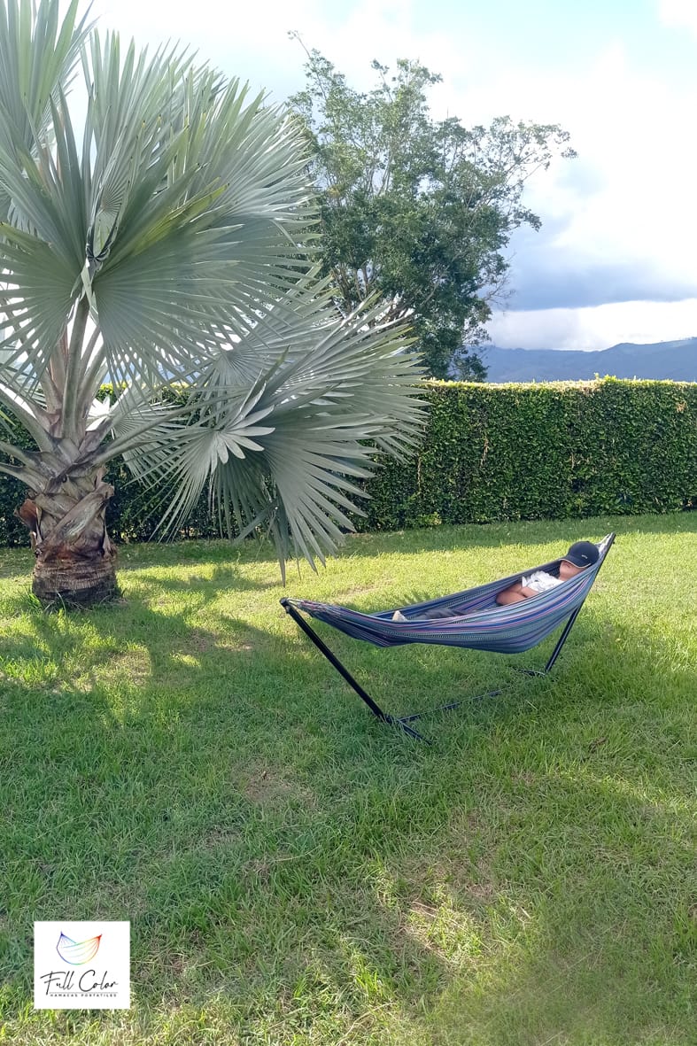 Hamaca Portátil con Soporte Metálico – Relájate Donde Quieras con 50% de Descuento!