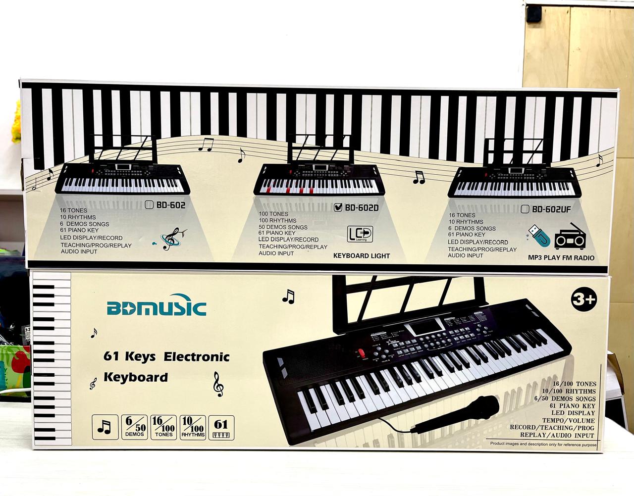 🎹 PIANO CON ATRIL DE 61 TECLAS + Y RECIBE DE OBSEQUIO 🎤MICRÓFONO 🎤