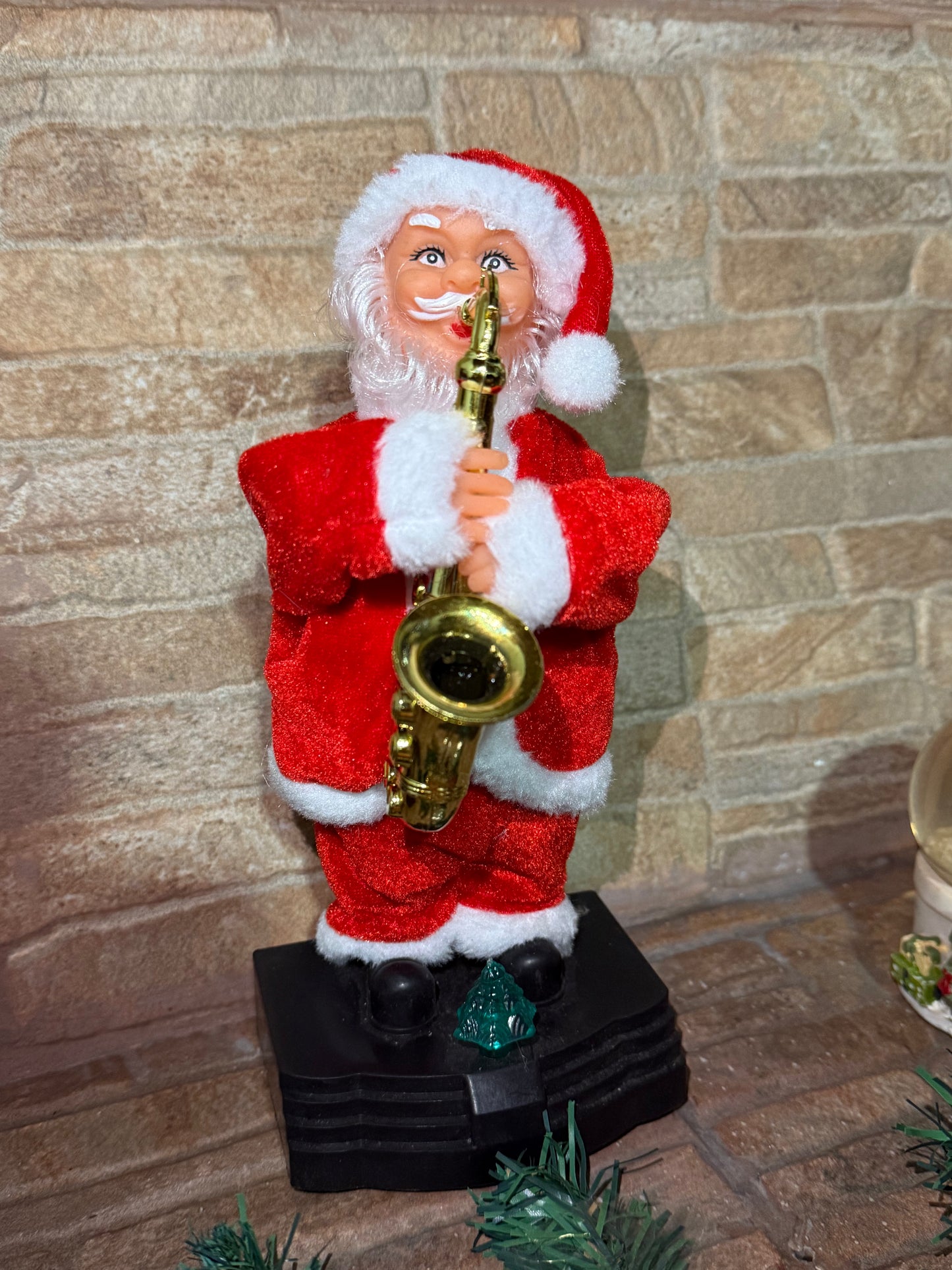 Papa Noel Saxofonista Luces, Sonido y Movimiento de 25 cm - 50% OFF y Envío gratis